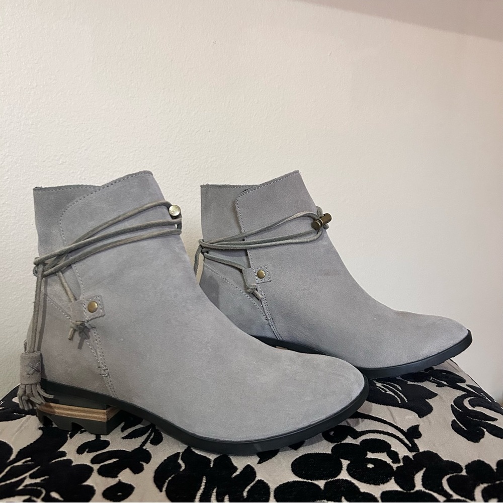 Sorel Farah Suede Grey Ankle Boots Size 8